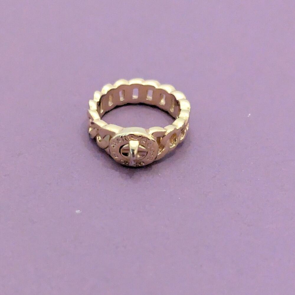 Marc Jacobs "Katie" Turn Lock Style Ring S/M Gold Toned. Size 5-6.